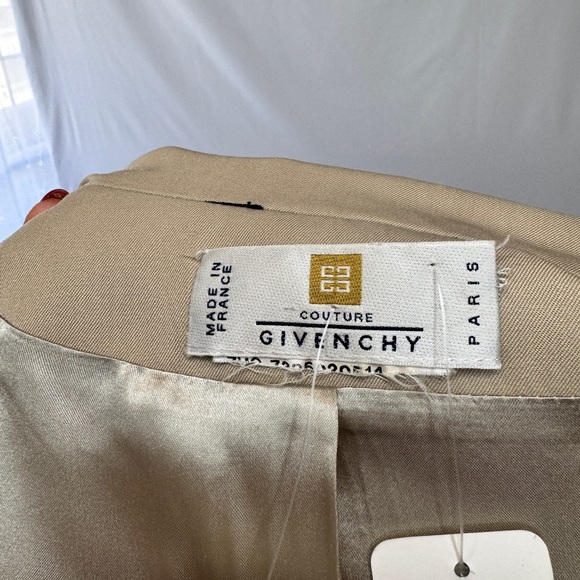 GIVENCHY COUTURE TWO PIECE SUIT - Picture 6 of 12